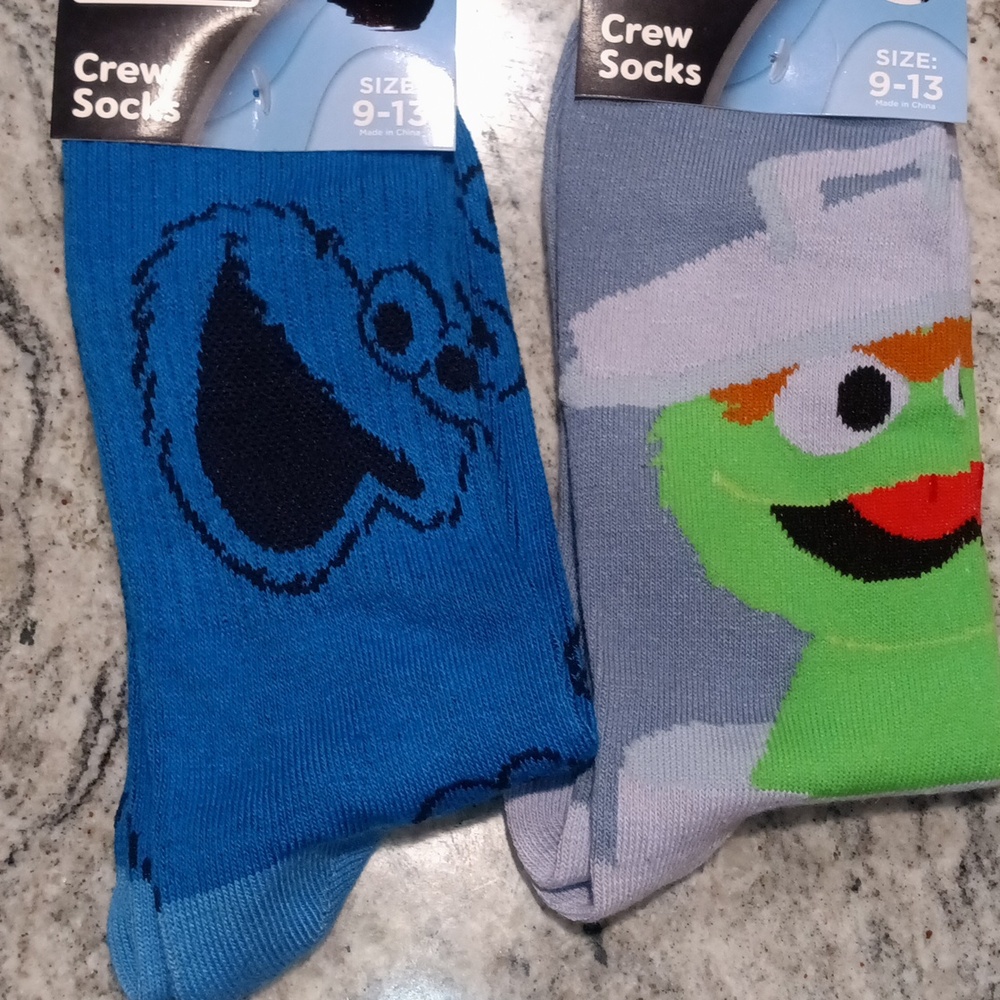 2 pairs size 9-13 sesame Street crew socks